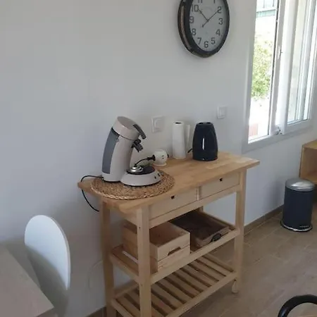 Studio refait à neuf Ave St Maurice *