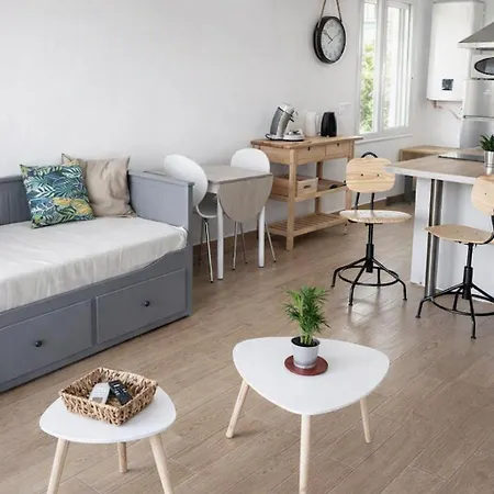 Studio refait à neuf Ave St Maurice *